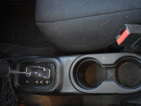 Used 2014 Jeep Wrangler Unlimited Sahara image 16