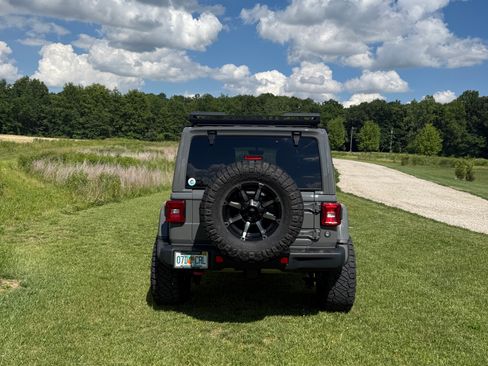 Used 2021 Jeep Wrangler Unlimited Rubicon AWD/4WD image 9