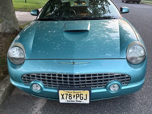 Used 2002 Ford Thunderbird RWD image 2