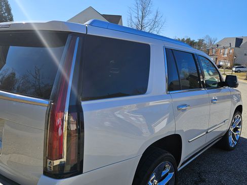 Used 2017 Cadillac Escalade Platinum image 10