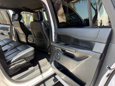 Used 2019 Ford Expedition Max XLT w/ Equipment Group 202A AWD/4WD image 11