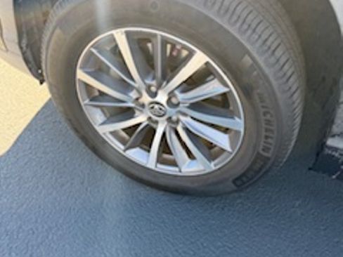 Used 2019 Toyota Highlander XLE image 11