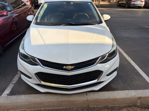 Used 2016 Chevrolet Cruze LT FWD image 2