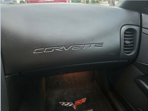 Used 2006 Chevrolet Corvette Convertible w/ Preferred Equipment Group RWD image 19