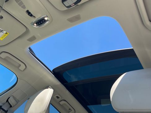 Used 2018 Volvo XC60 T5 Inscription w/ Luxury Seat Package image 18