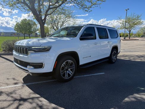 Used 2024 Jeep Wagoneer L Series II w/ Flexible Seating Group image 1