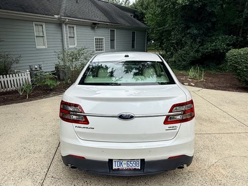 Used 2013 Ford Taurus SEL FWD image 24
