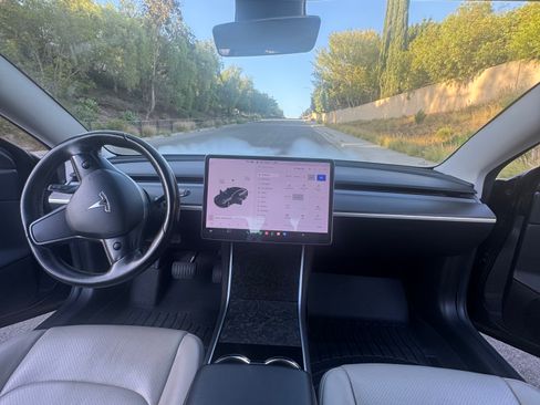 Used 2018 Tesla Model 3 Mid Range RWD image 13