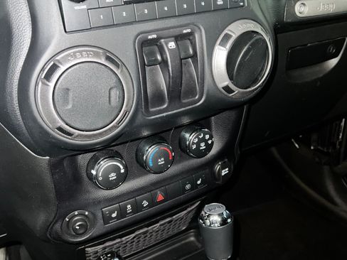 Used 2016 Jeep Wrangler Sport image 6