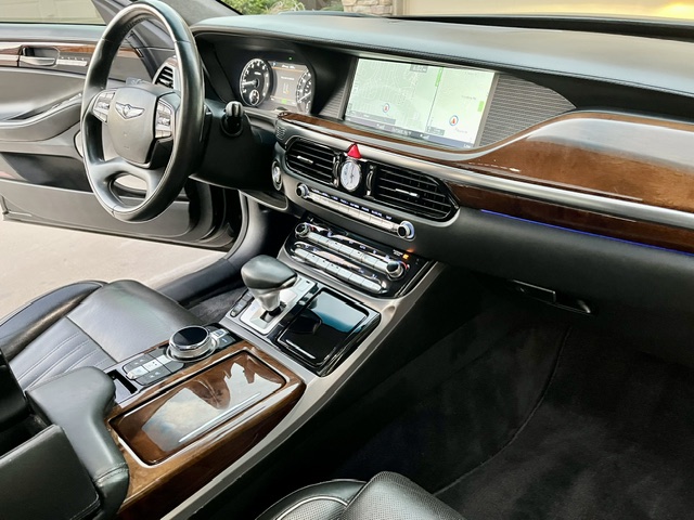 Used 2017 Genesis G90 3.3T Premium RWD image 15