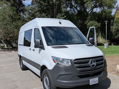 Used 2019 Mercedes-Benz Sprinter 2500 image 11