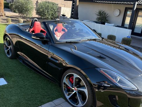 Used 2017 Jaguar F-TYPE R image 4