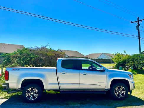 Used 2017 Chevrolet Colorado Z71 AWD/4WD image 4