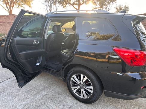 Used 2020 Nissan Pathfinder SL AWD/4WD image 6