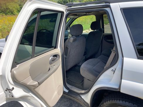 Used 2004 Chevrolet TrailBlazer LS w/ LS Preferred Equipment Group image 16