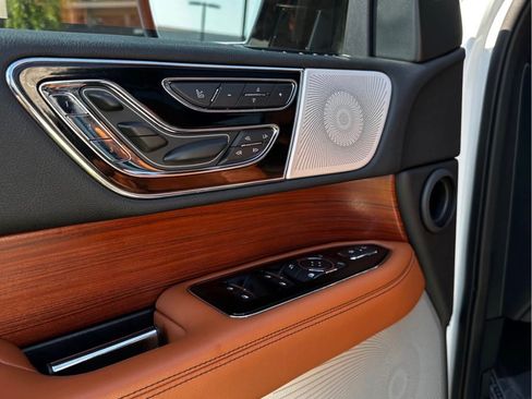 Used 2020 Lincoln Navigator L Reserve w/ Equipment Group 208A Reserve AWD/4WD image 10