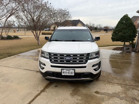 Used 2016 Ford Explorer XLT w/ Equipment Group 202A image 11