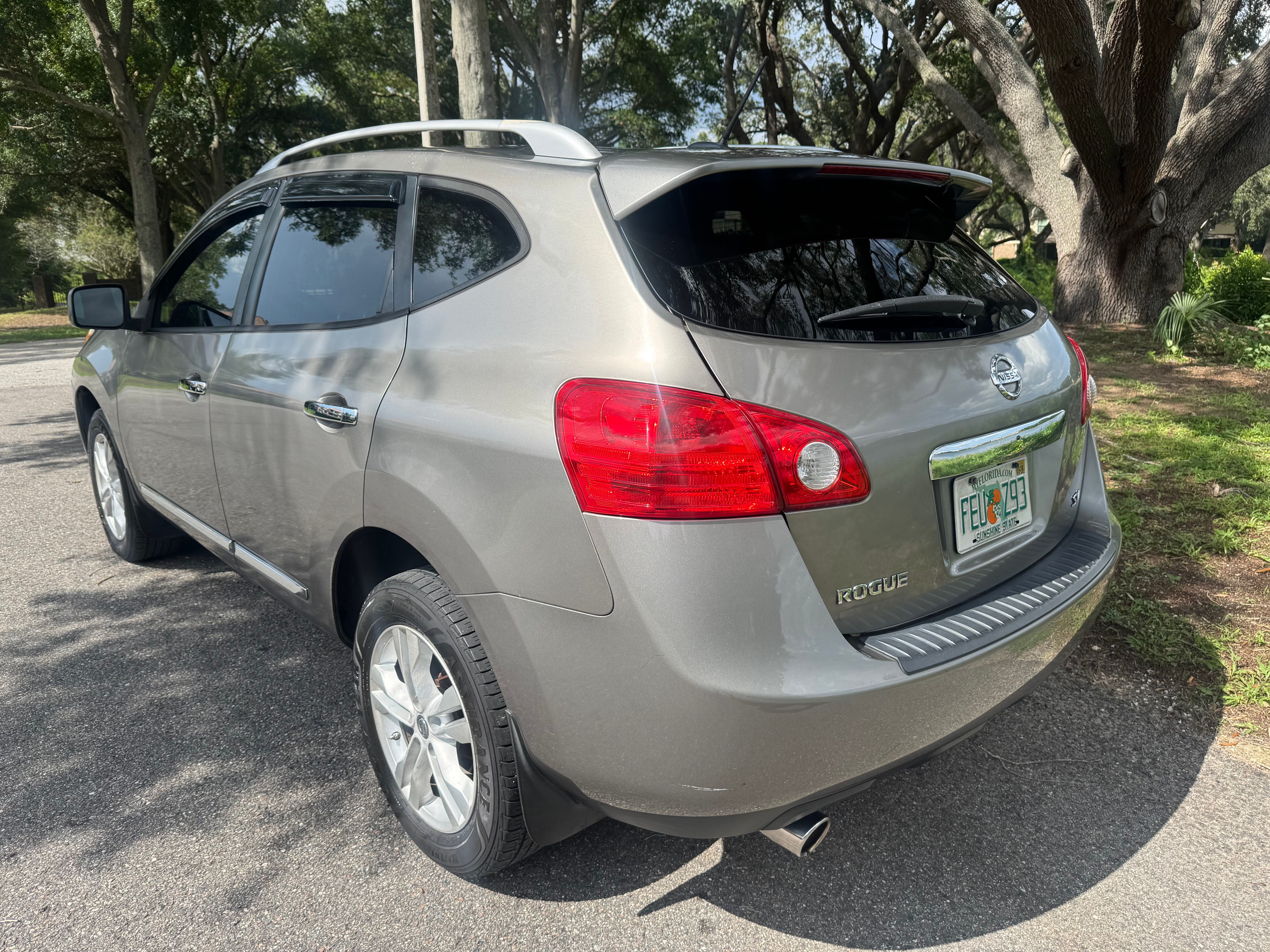 Used 2012 Nissan Rogue SV w/ Premium Pkg FWD image 6