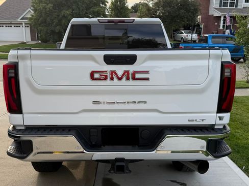 Used 2024 GMC Sierra 2500 SLT w/ SLT Premium Package AWD/4WD image 10