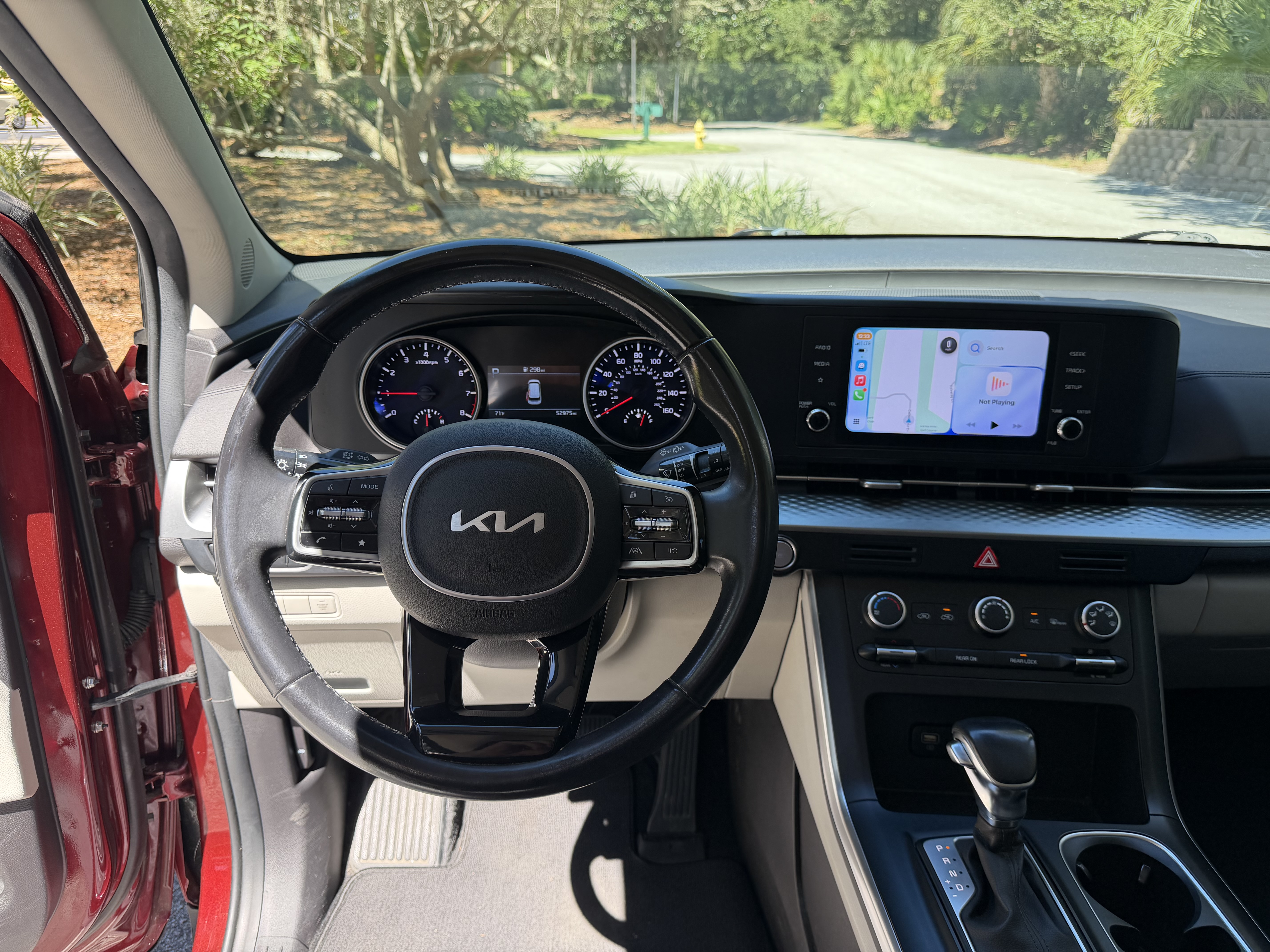 Used 2022 Kia Carnival LX FWD image 6