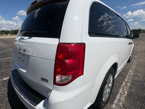 Used 2019 Dodge Grand Caravan SE w/ UConnect Hands-Free Group FWD image 10