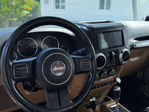 Used 2012 Jeep Wrangler Sahara image 15