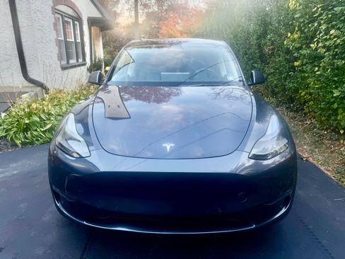 Used 2021 Tesla Model Y Performance image 5