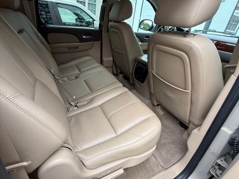 Used 2011 Chevrolet Suburban LT w/ Luxury Package AWD/4WD image 20