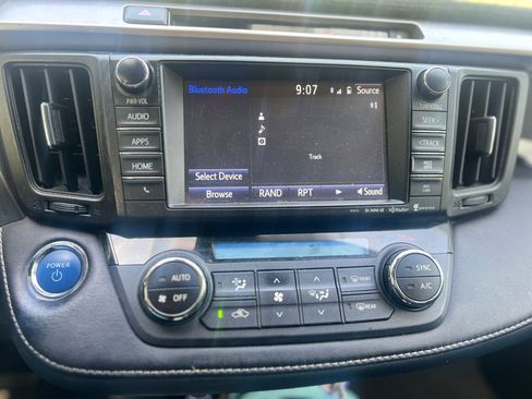 Used 2017 Toyota RAV4 XLE image 4