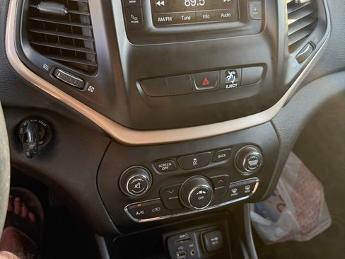 Used 2014 Jeep Cherokee Latitude image 23