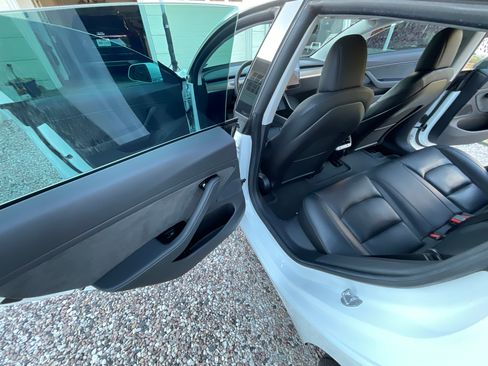 Used 2019 Tesla Model 3 Standard Range Plus image 23