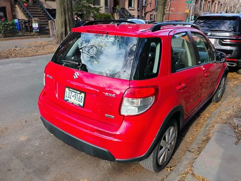 Used 2010 Suzuki SX4 AWD Hatchback image 12