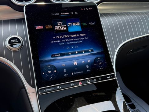 Used 2025 Mercedes-Benz GLC 300 4MATIC image 4