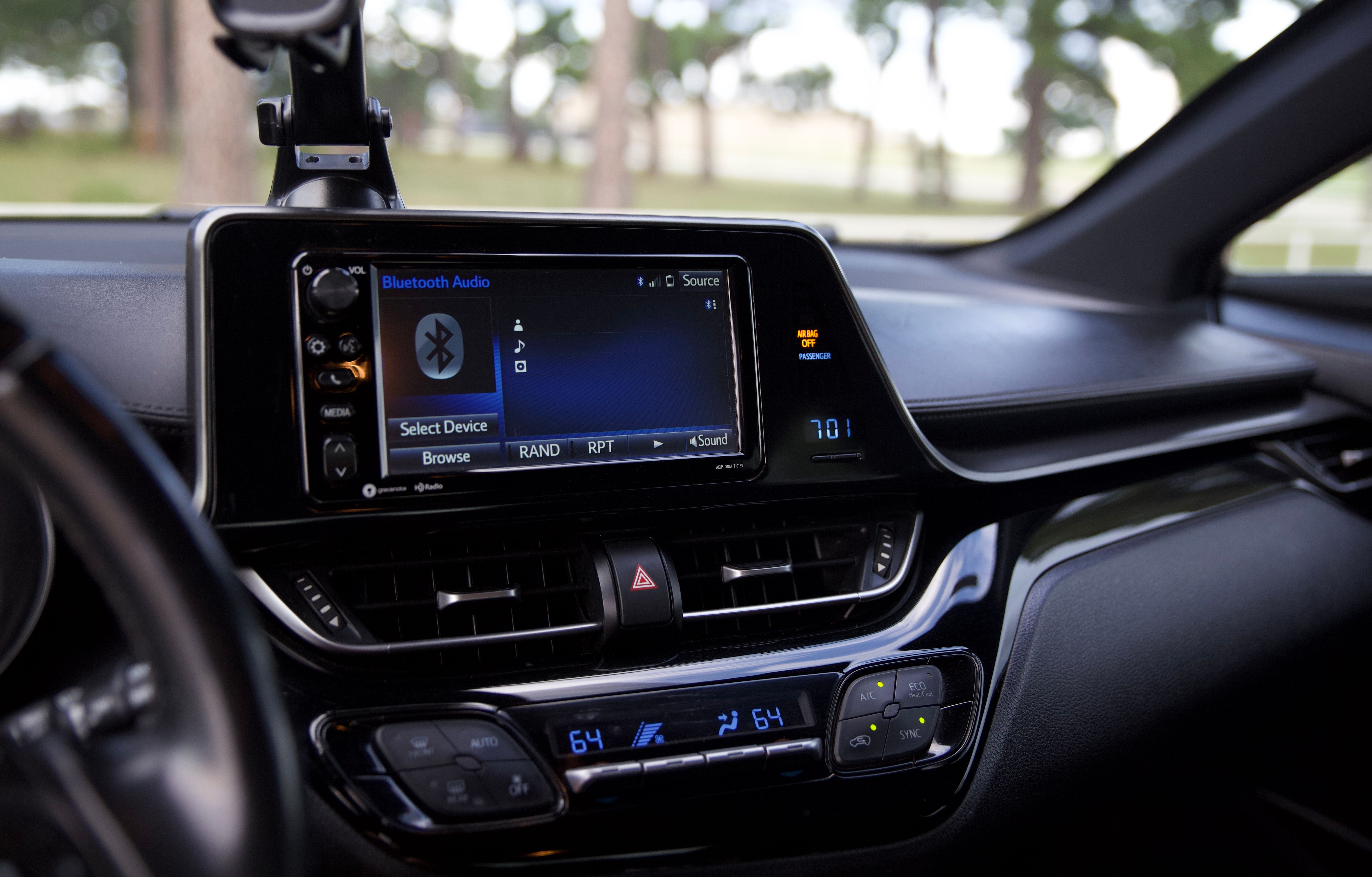 Used 2018 Toyota C-HR XLE FWD image 17