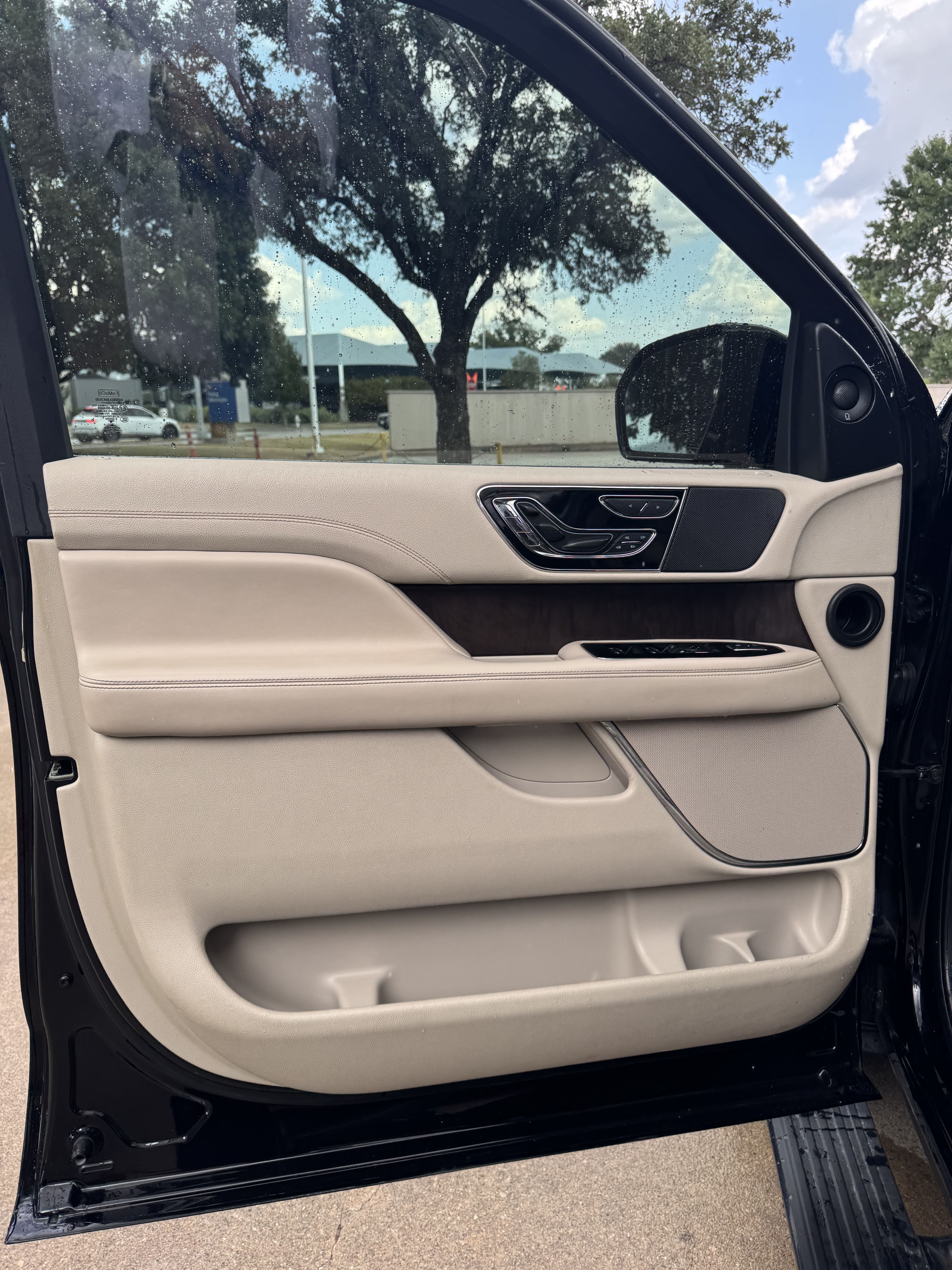 Used 2021 Lincoln Navigator L Reserve RWD image 11