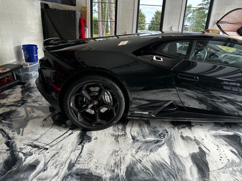 Used 2021 Lamborghini Huracan EVO image 15