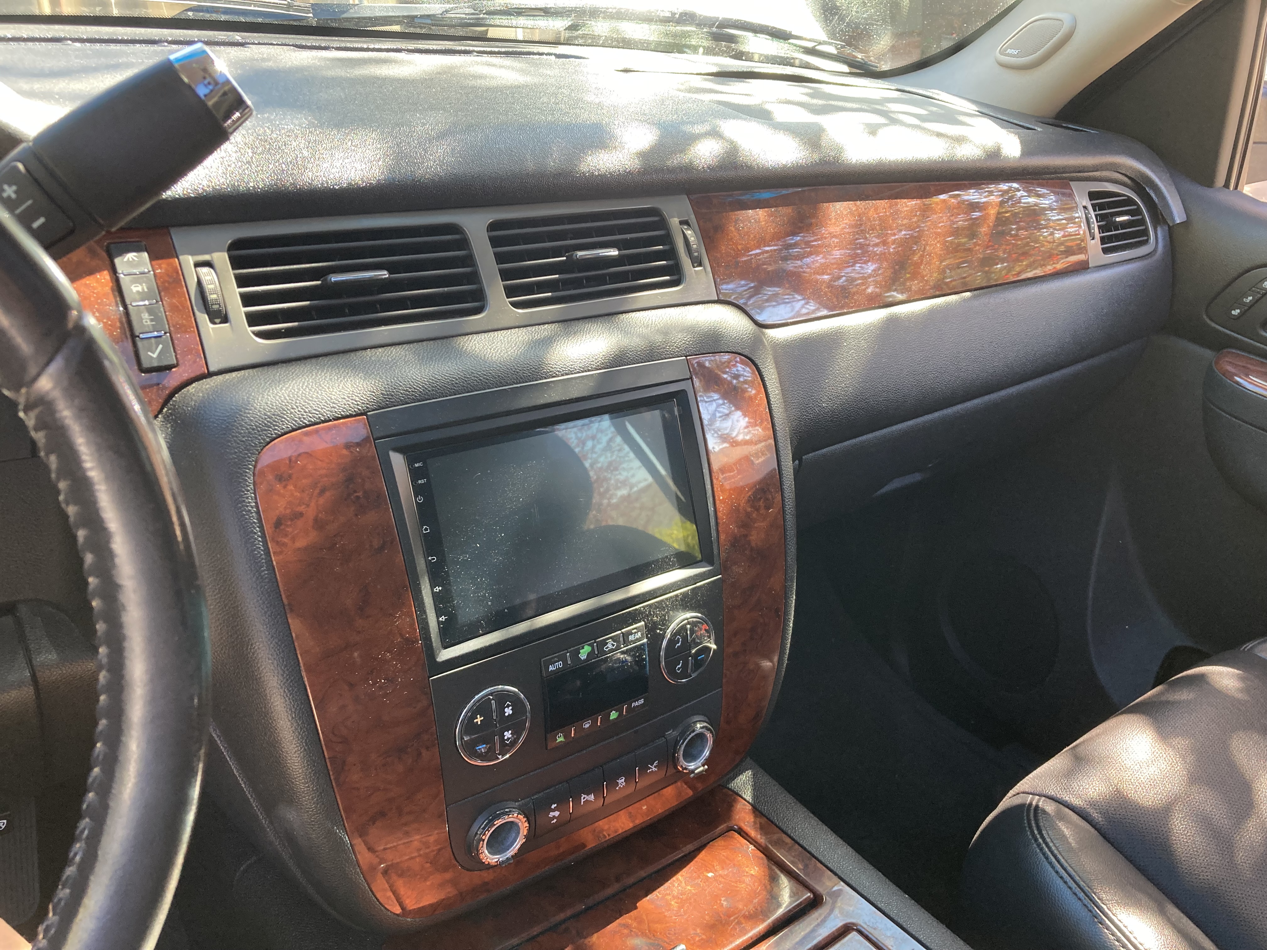 Used 2010 Chevrolet Suburban LTZ AWD/4WD image 13