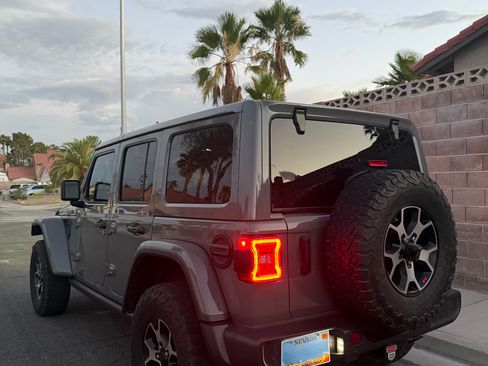 Used 2021 Jeep Wrangler Unlimited Rubicon AWD/4WD image 2
