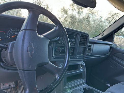 Used 2005 Chevrolet Silverado 2500 LS w/ Heavy-Duty Power Package image 8