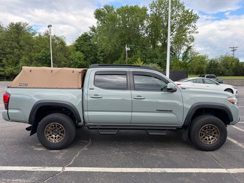 Used 2022 Toyota Tacoma SR5 w/ Trail Edition AWD/4WD image 5