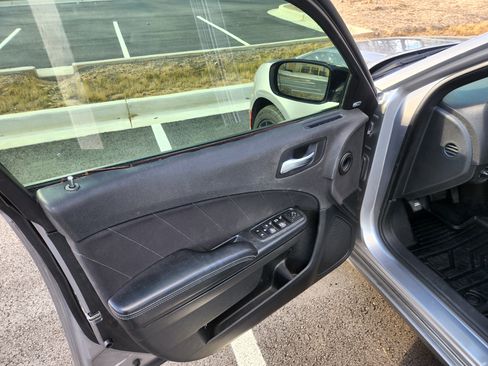 Used 2017 Dodge Charger R/T w/ Blacktop Package image 4