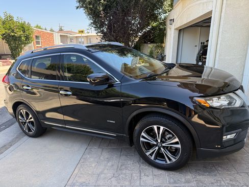 Used 2018 Nissan Rogue SL FWD image 1