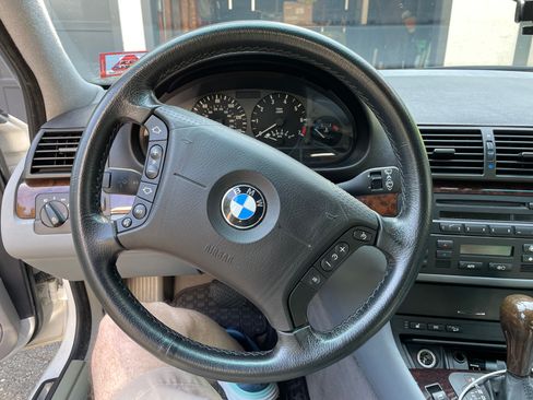 Used 2005 BMW 325xi Wagon AWD/4WD image 8