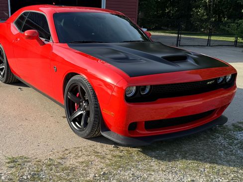 Used 2017 Dodge Challenger SRT Hellcat image 4