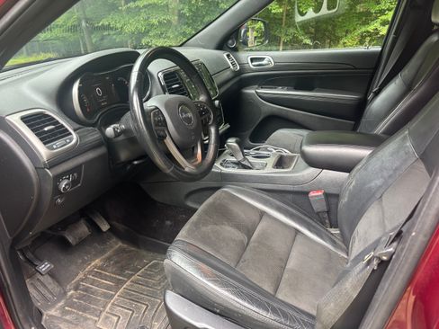 Used 2019 Jeep Grand Cherokee Altitude AWD/4WD image 8