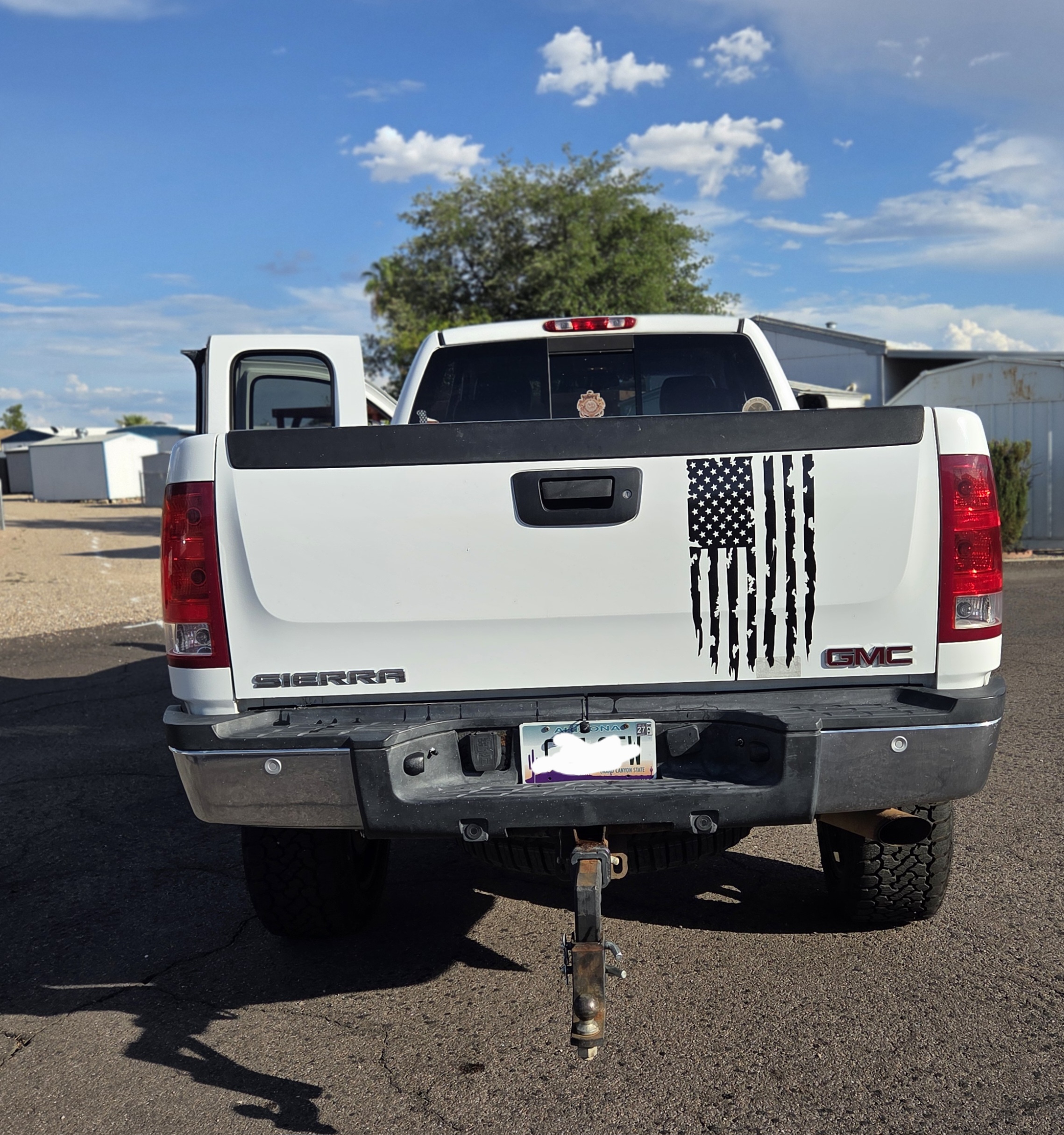 Used 2008 GMC Sierra 2500 SLT w/ Z71 Off-Road Package AWD/4WD image 9
