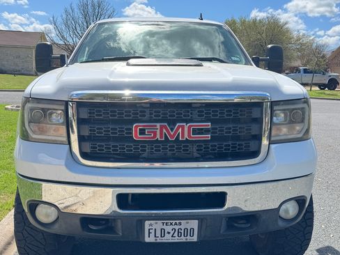 Used 2011 GMC Sierra 3500 SLT w/ SLT Convenience Package image 10