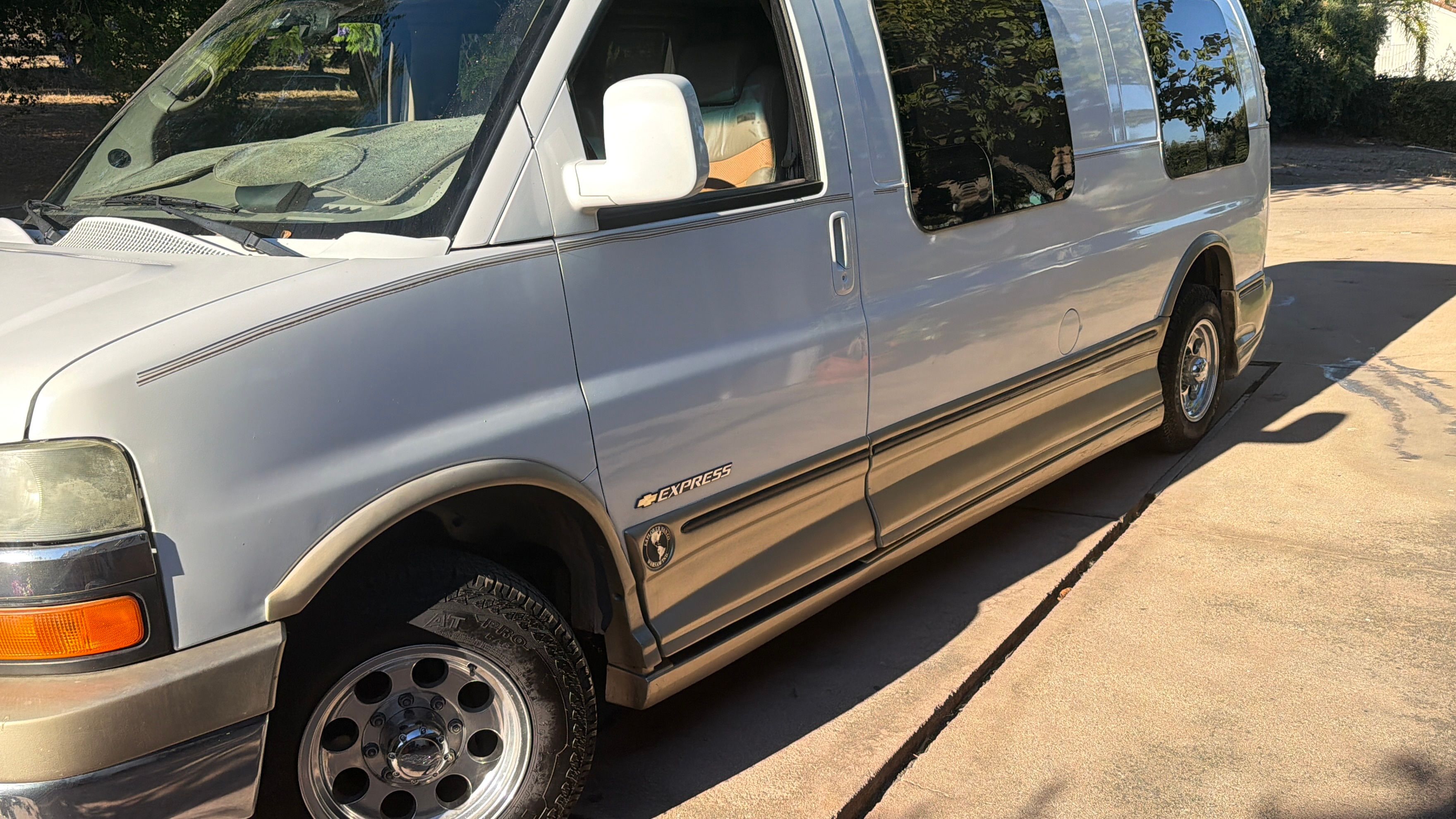 Used 2006 Chevrolet Express 2500 Extended w/ Preferred Equipment Group RWD image 1