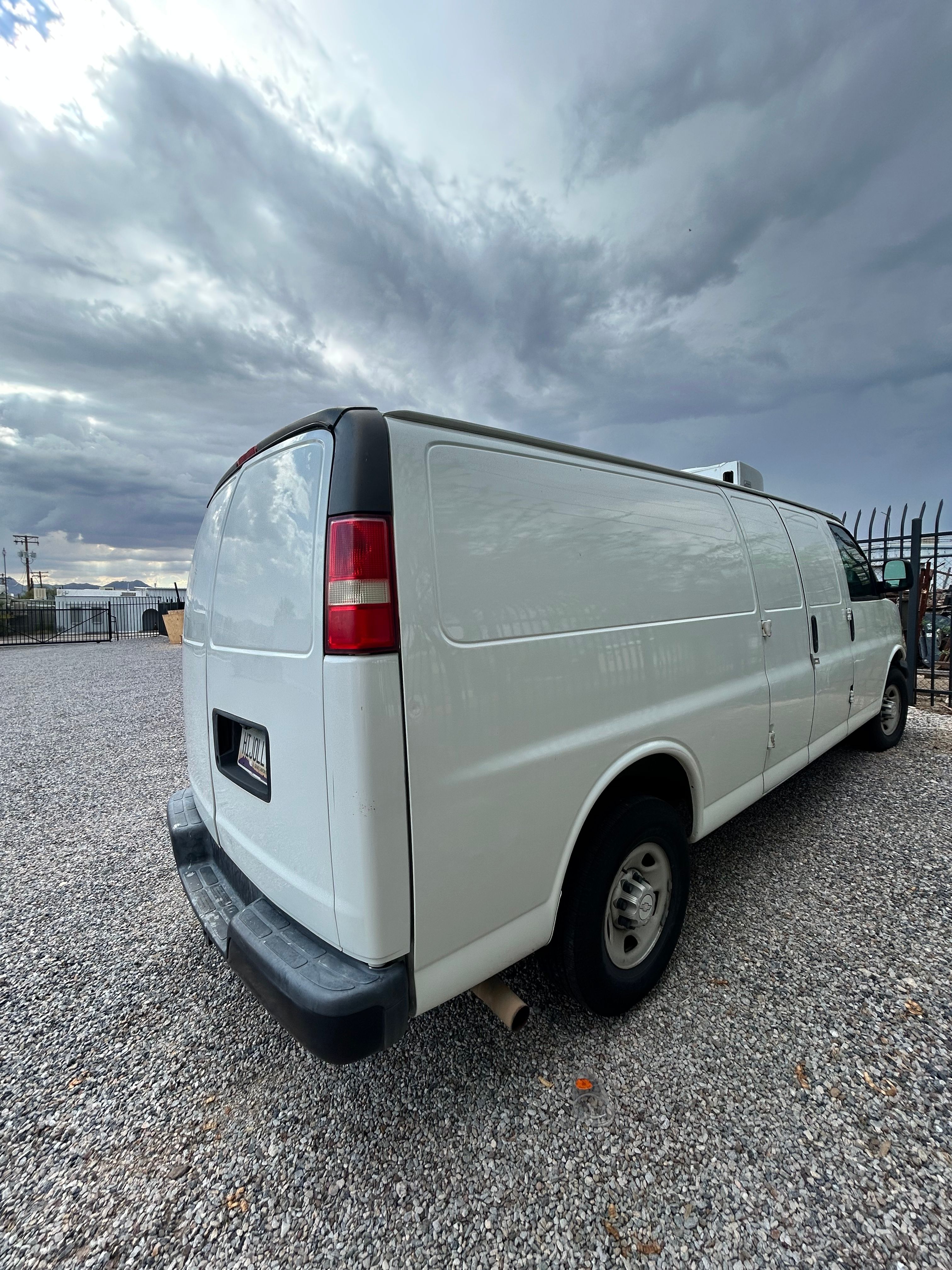 Used 2011 Chevrolet Express 2500 Extended RWD image 4