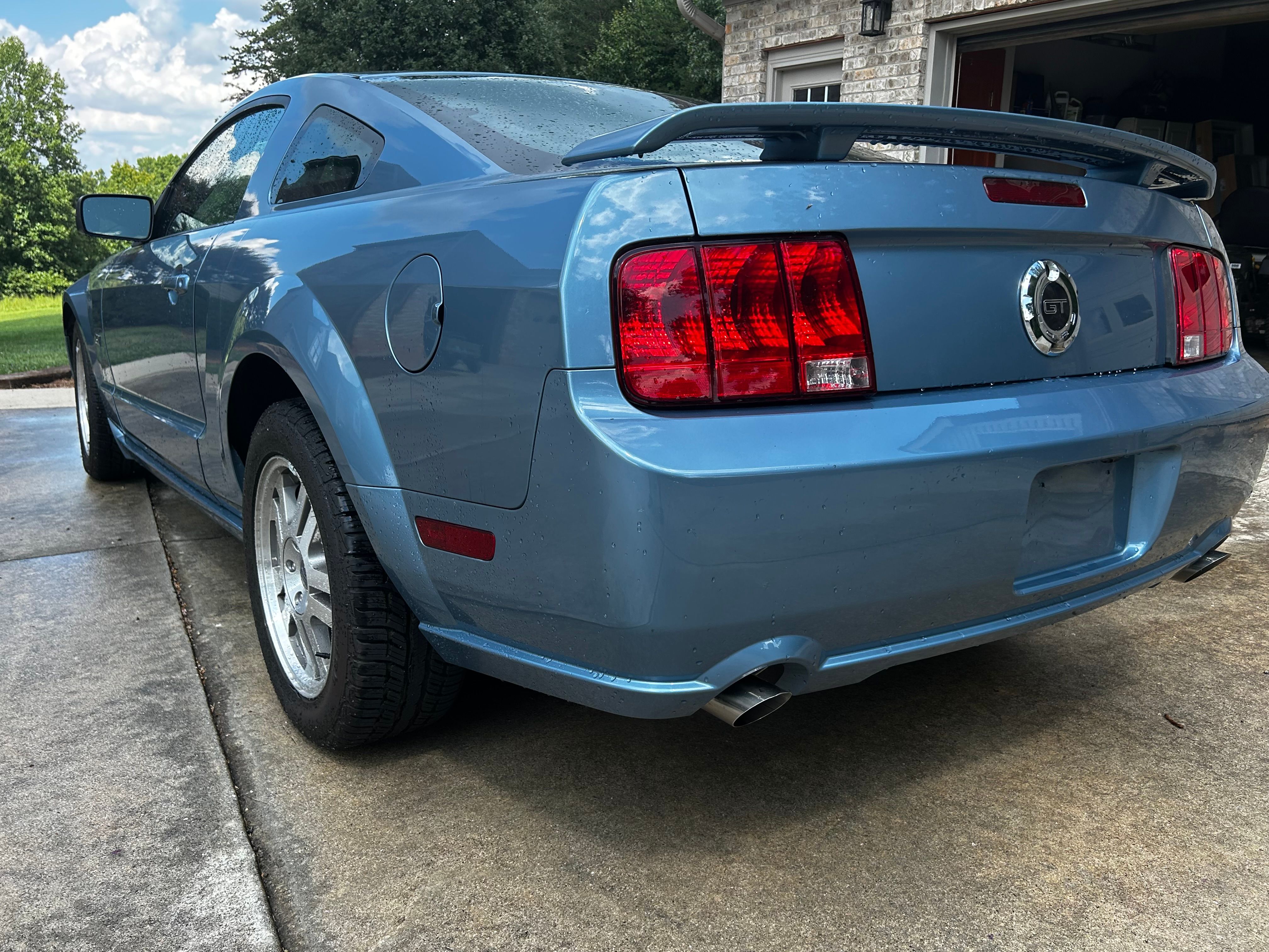 Used 2005 Ford Mustang GT RWD image 9